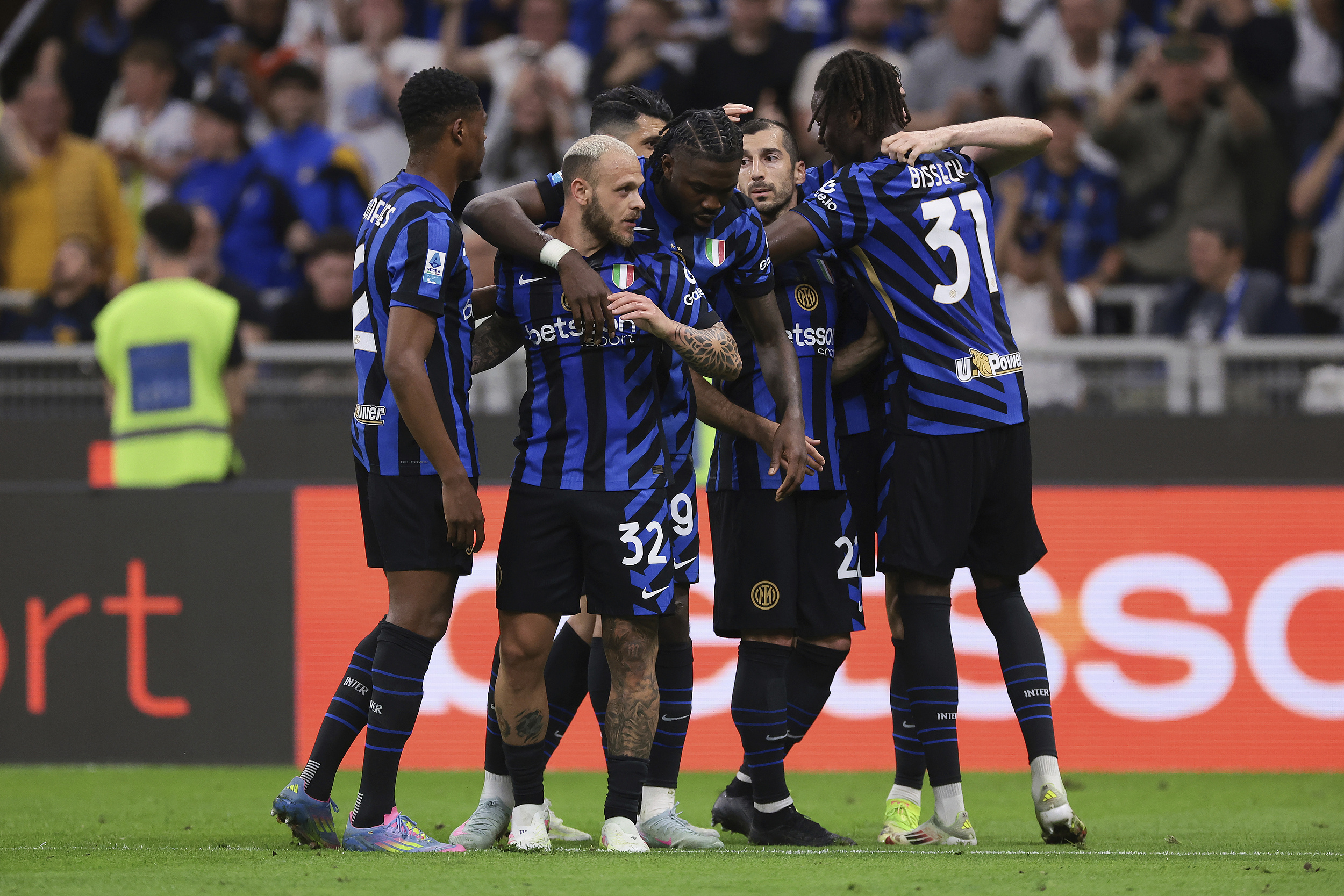 今晚突围战来临,皇家马德里围绕意大利杯队长鼓劲,更衣室稳定,高层口径保持一致的简单介绍 今晚突围战来临,皇家马德里围绕意大利杯队长鼓劲,更衣室稳定,高层口径保持一致的简单介绍