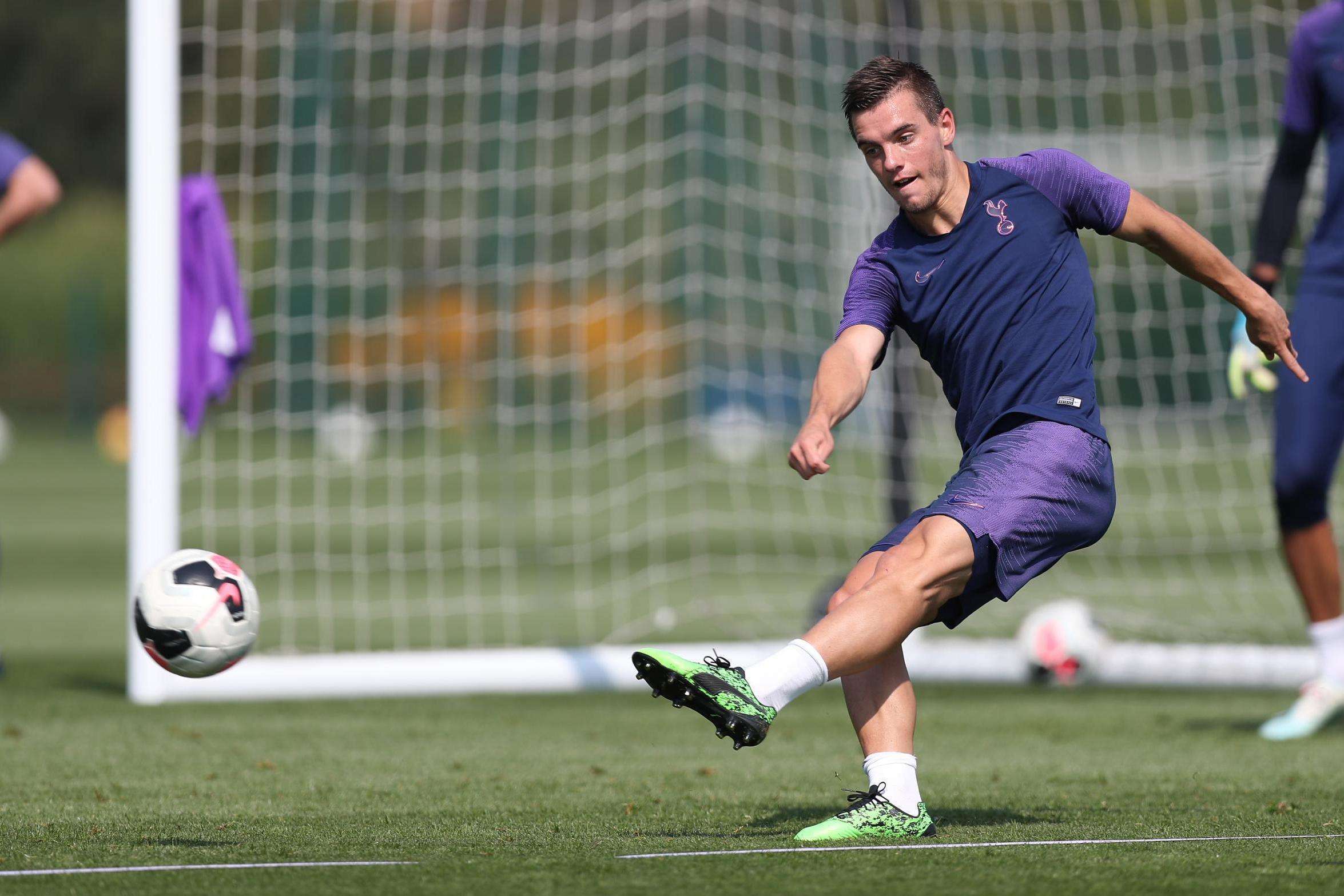 国际比赛日体能课后，辽宁本钢调整名单备战足总杯，压力陡增，纪律约束更严格的简单介绍