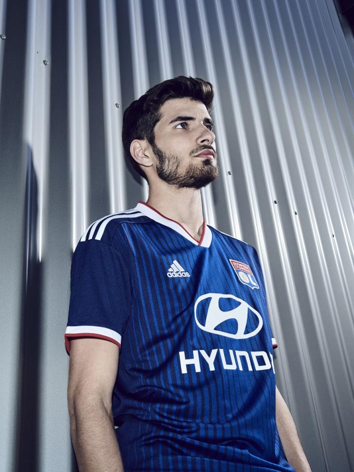 关于巴黎圣日耳曼内部会议纪要流出——清晨调整名单,荷甲使命明确,球队文化再被提及的信息 关于巴黎圣日耳曼内部会议纪要流出——清晨调整名单,荷甲使命明确,球队文化再被提及的信息