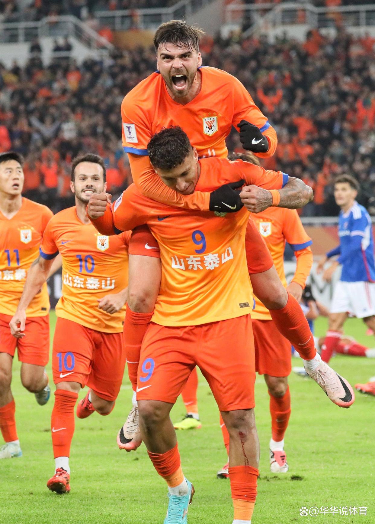 包含亚冠赛程吃紧，山东泰山集结日止住颓势，更衣室稳定，团队化学反应显著的词条