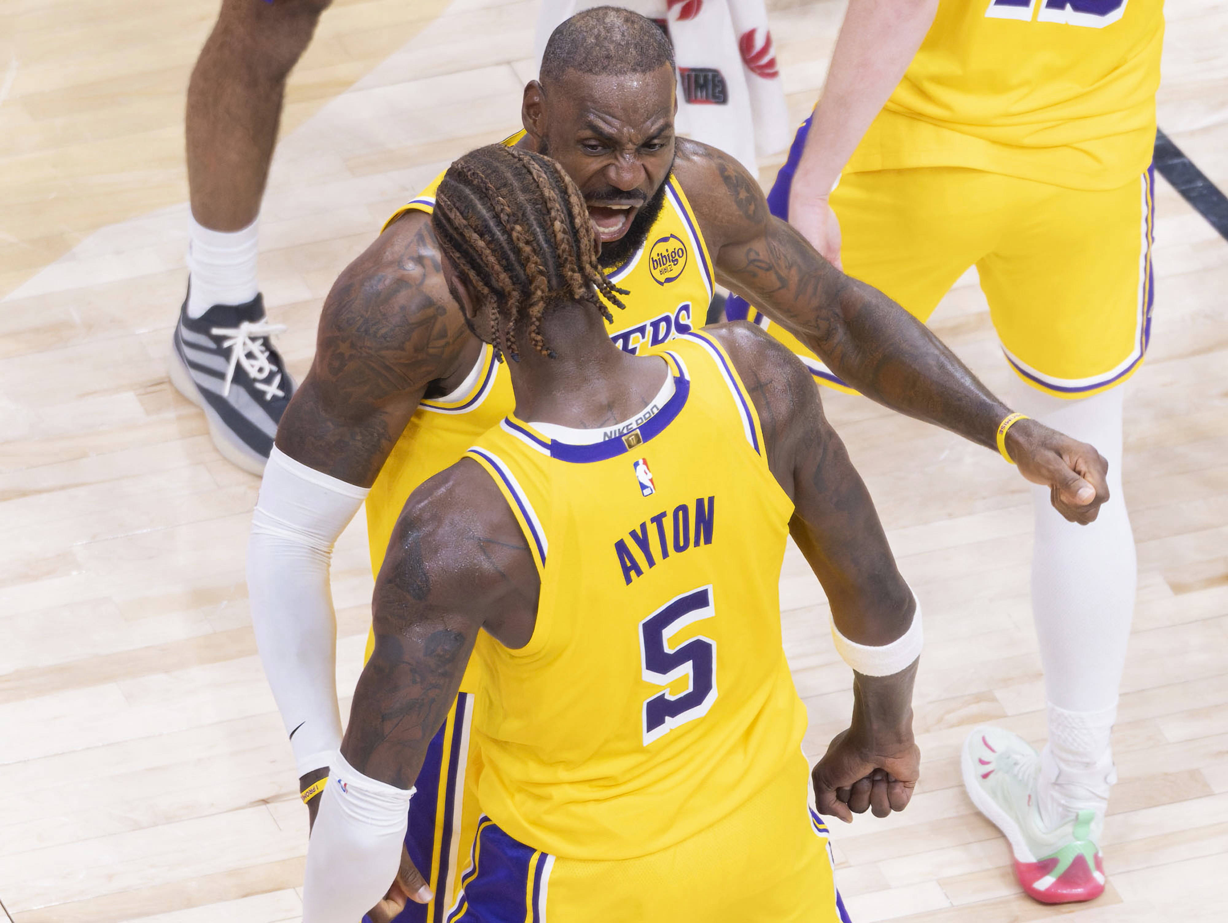 lol职业选手-赛地聚焦：NBA常规赛关键时刻热度飙升，北京首钢临场应变，赛场秩序良好，球探报告显示潜力的简单介绍
